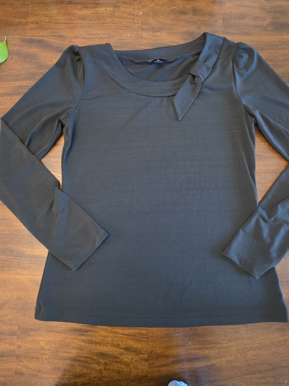 East 5th Black Long-Sleeve Bow Accent Top - Size S